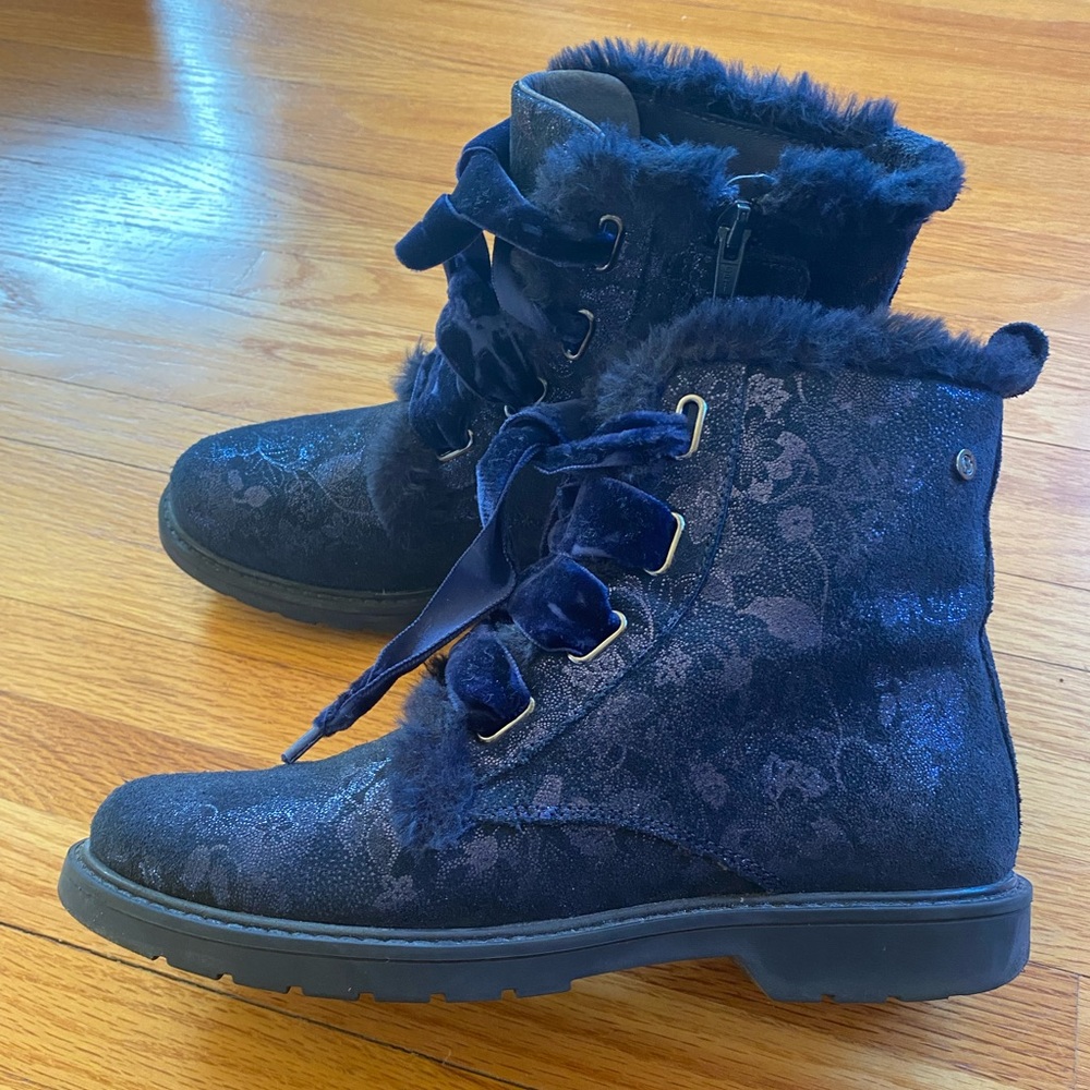 Navy blue suede Naturino shoes. Size 36.